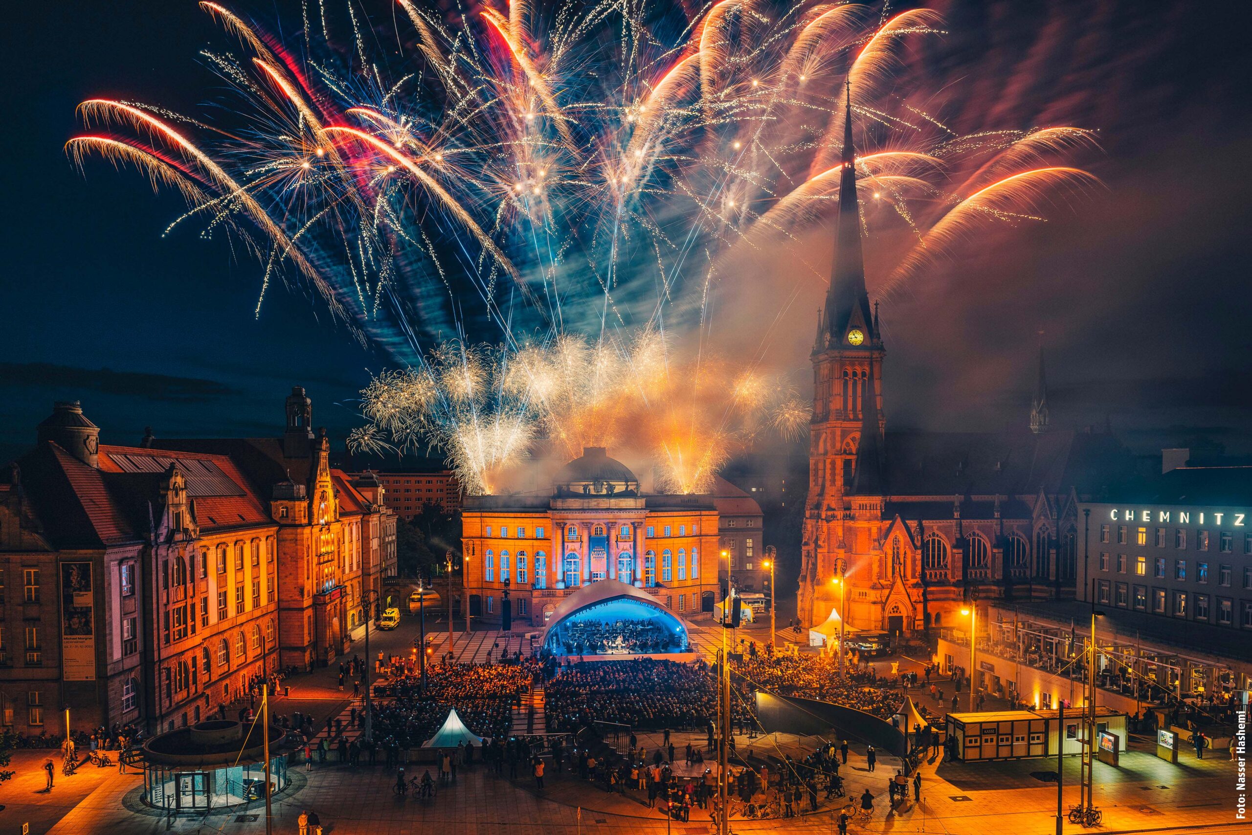 03_Theaterplatz-(c)-Nasser-Hashemi_C Feuerwerk am Theaterplatz Chemnitz